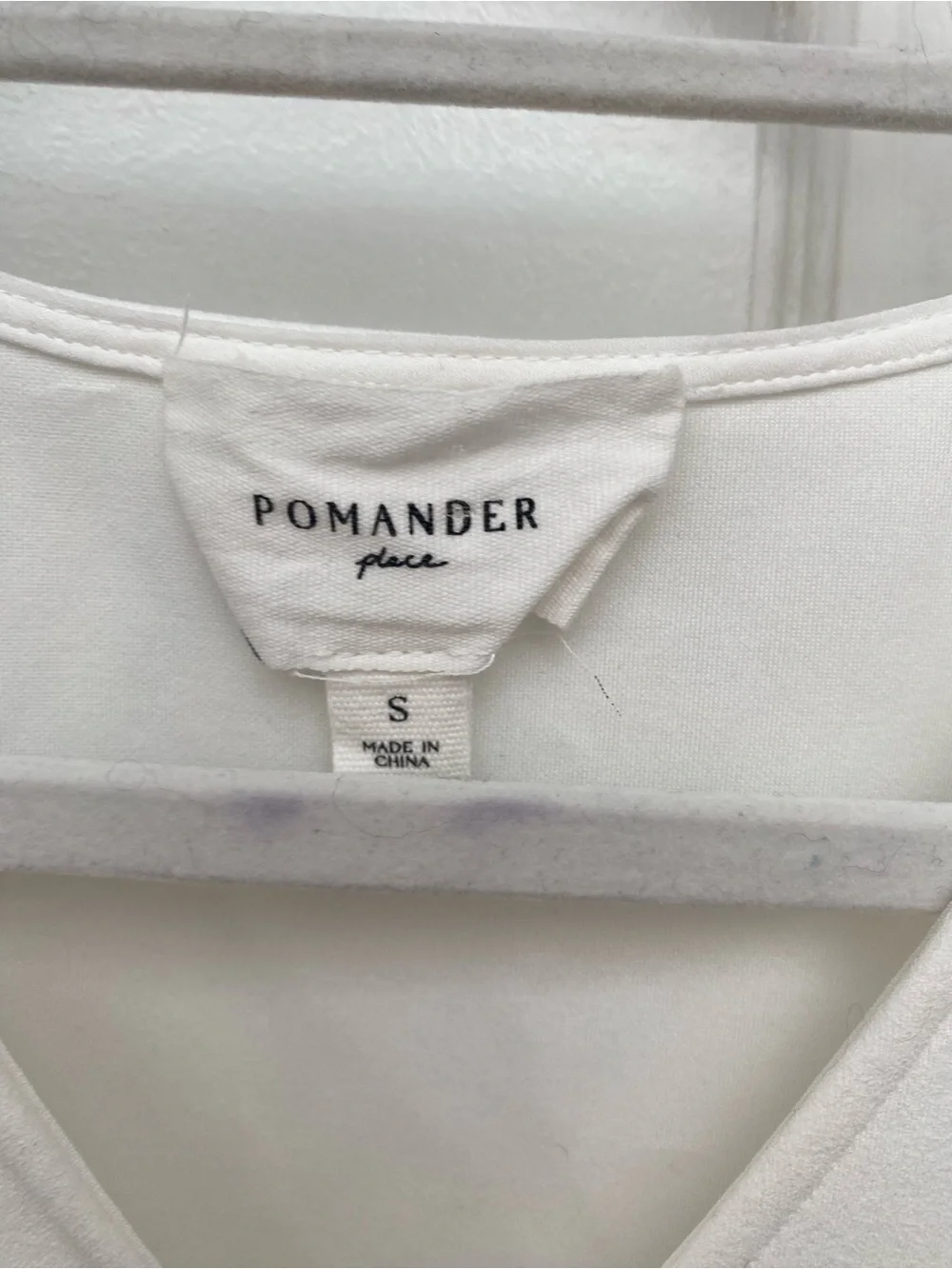 Tuckernuck Pomander Place Ivory V-Neck Puff Sleeve Blouse w 3/4 Sleeve - Small
